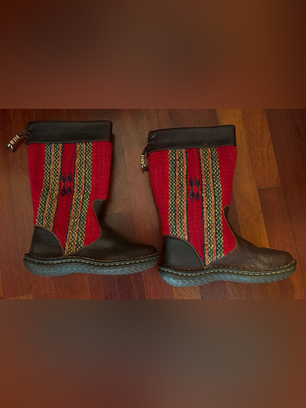 Born women’s boots size 7
Never worn.